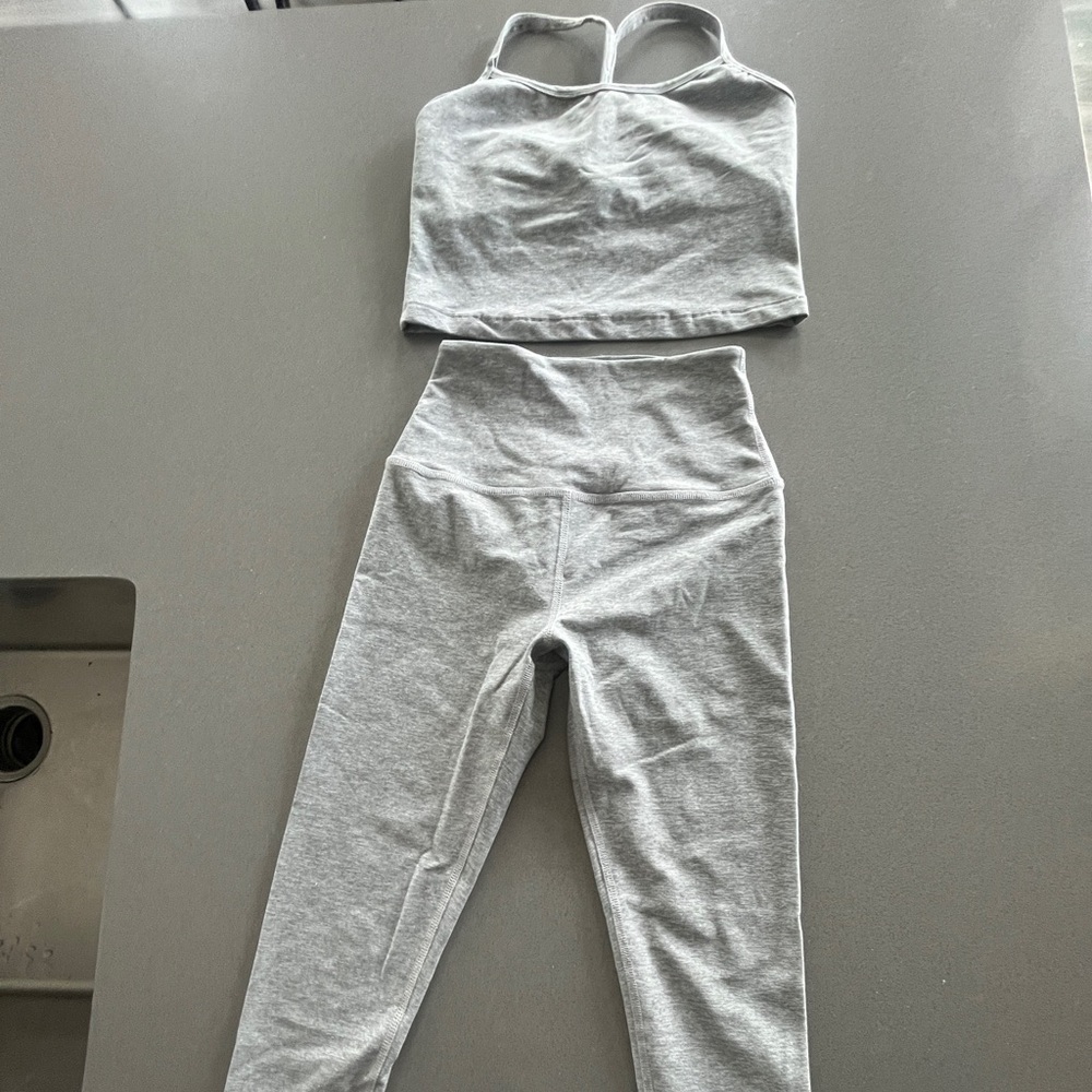 Beyond Yoga Gray Workout Set (tank top + leggings) - size small